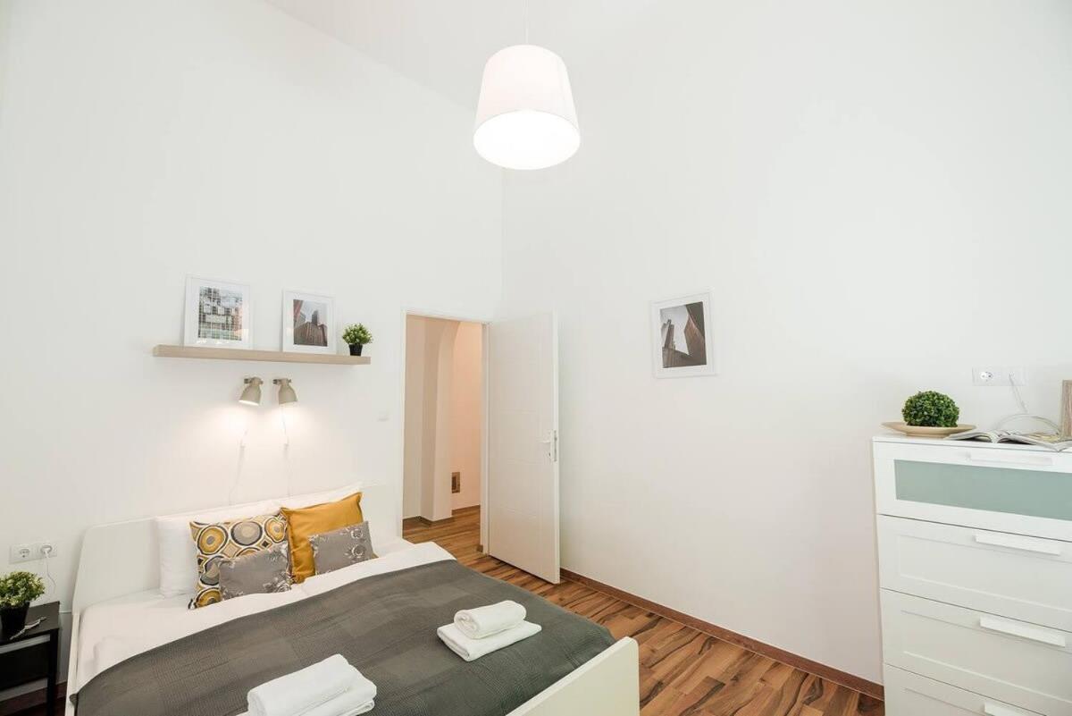 Brand New Central Ac Apartment Budapest Exterior photo